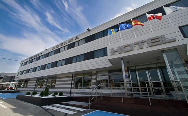 Hotel Adelma オスナヨ エクステリア 写真