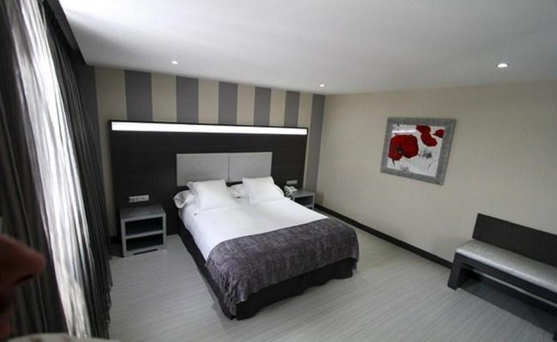 Hotel Adelma オスナヨ エクステリア 写真